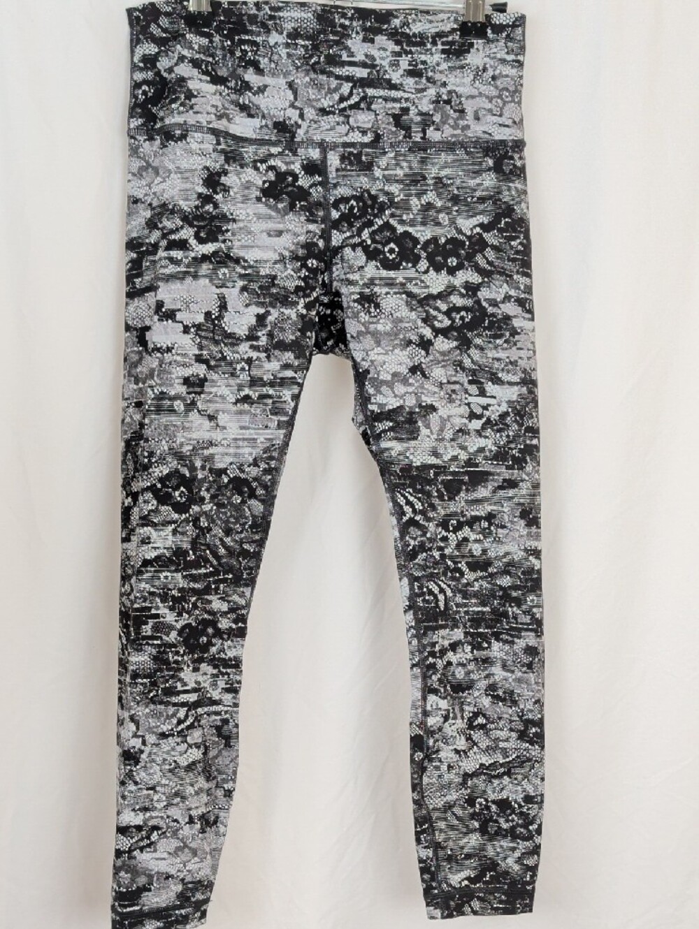 NWOT Lululemon High Waisted Black Grey Lace Floral Leggings Size 4